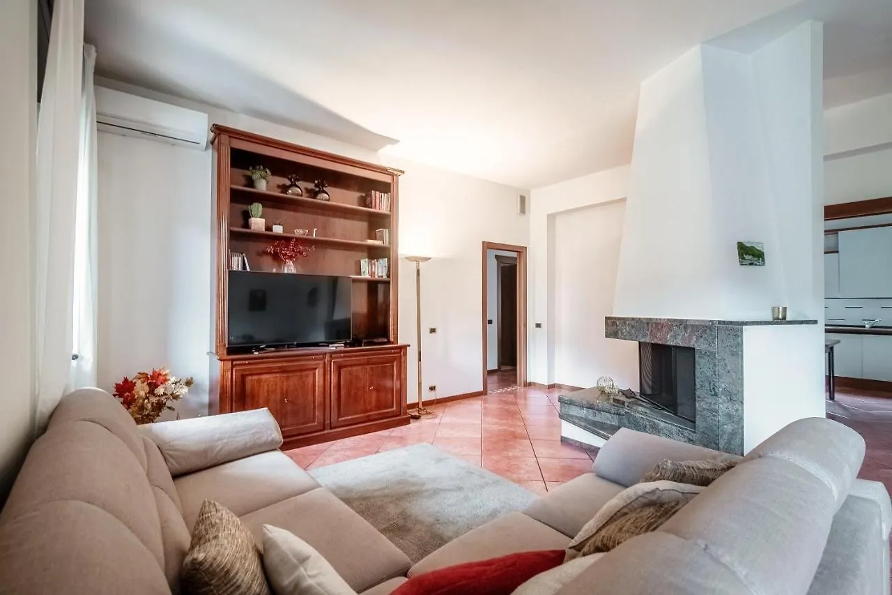 Feel @ Home Como - By Myhomeincomo Italy