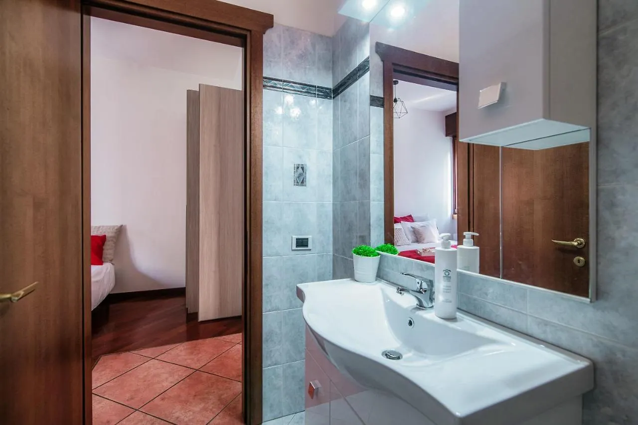 Apartment Feel @ Home Como - By Myhomeincomo