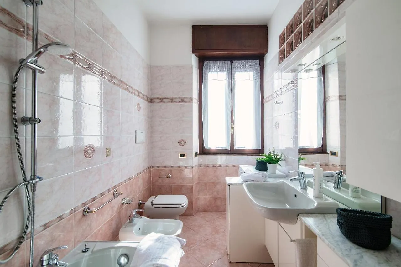 Feel @ Home Como - By Myhomeincomo Apartment