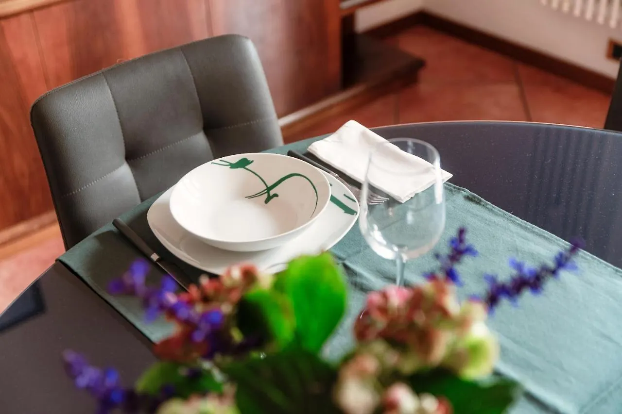 Apartment Feel @ Home Como - By Myhomeincomo