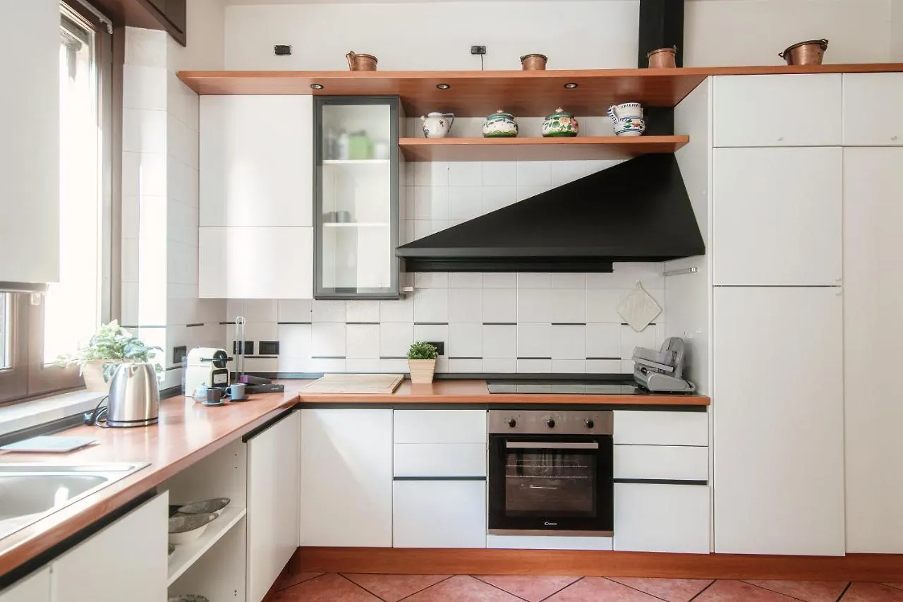 Feel @ Home Como - By Myhomeincomo Apartment
