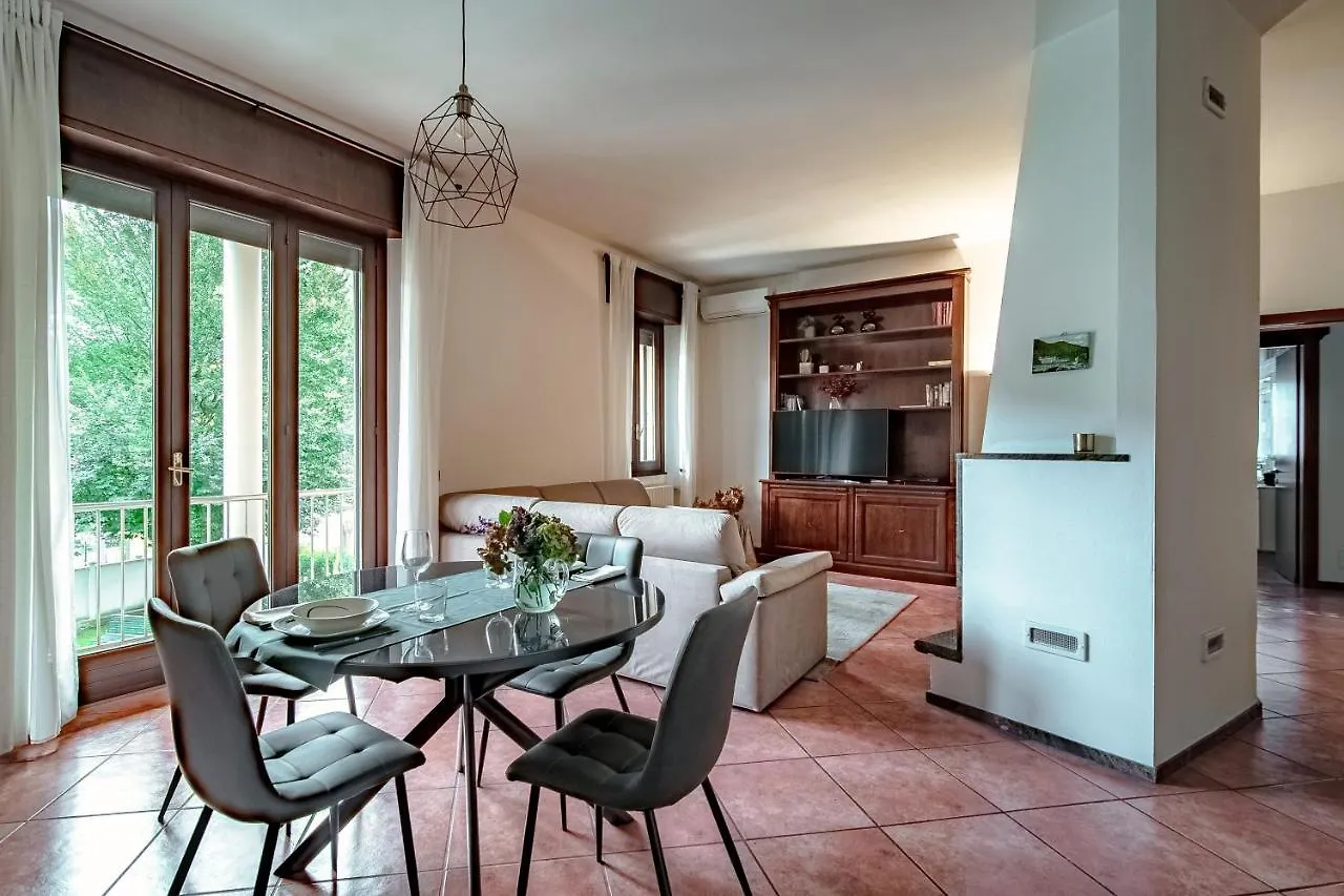 Feel @ Home Como - By Myhomeincomo