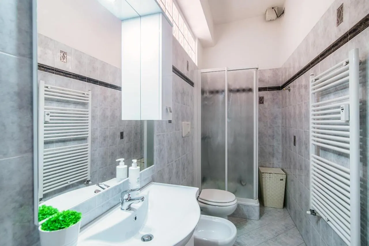 Feel @ Home Como - By Myhomeincomo Italy